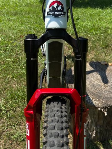 Used Rocky Mountain Altitude C99 Sram 2024 2024 Mountainbike, White, 27.5, 29 — image 17 of 22