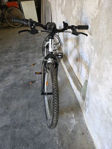Gebrauchtes DECATHLON Rockrider 2021 Mountainbike, Weiß — Bild 4 von 5