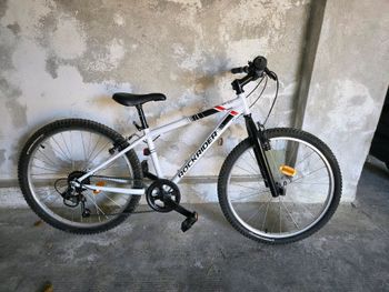 Used DECATHLON Rockrider 2021 Mountainbike, White — image 1 of 5