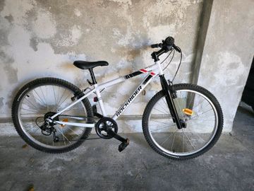 Gebrauchtes DECATHLON Rockrider 2021 Mountainbike, Weiß — Bild 1 von 5