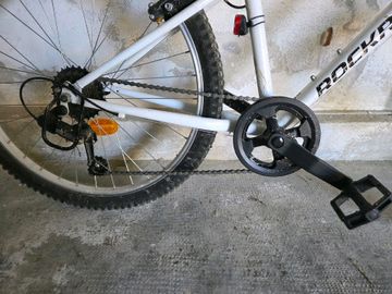 Gebrauchtes DECATHLON Rockrider 2021 Mountainbike, Weiß — Bild 3 von 5