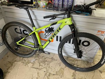 Used Trek Procaliber 9.7 2020 2020 Mountainbike, Green, 27.5, 29 — image 1 of 9
