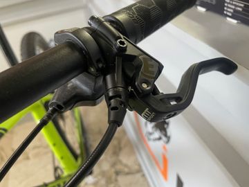 Used Trek Procaliber 9.7 2020 2020 Mountainbike, Green, 27.5, 29 — image 6 of 9