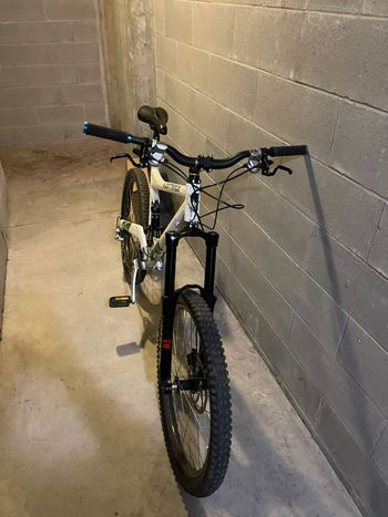 Used Commencal Super Team 2010 Mountainbike, White — image 3 of 3