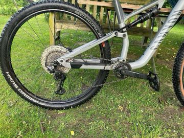 Used Canyon Neuron 5 2023 2023 Mountainbike, Light Gray, 27.5, 29 — image 4 of 5