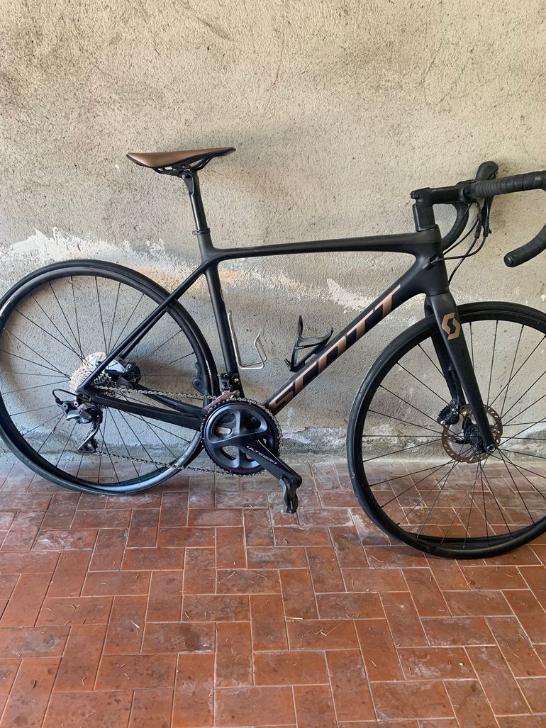 Used Scott Addict 10 disc carbon 2021 2021 Road & Gravel, Black — image 2 of 3