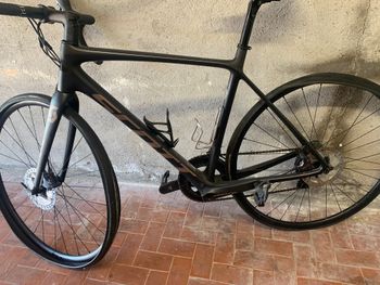 Used Scott Addict 10 disc carbon 2021 2021 Road & Gravel, Black — image 1 of 3