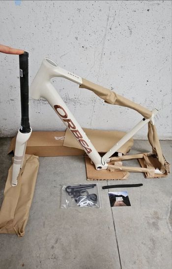Used Orbea Avant 2025 2025 Road & Gravel