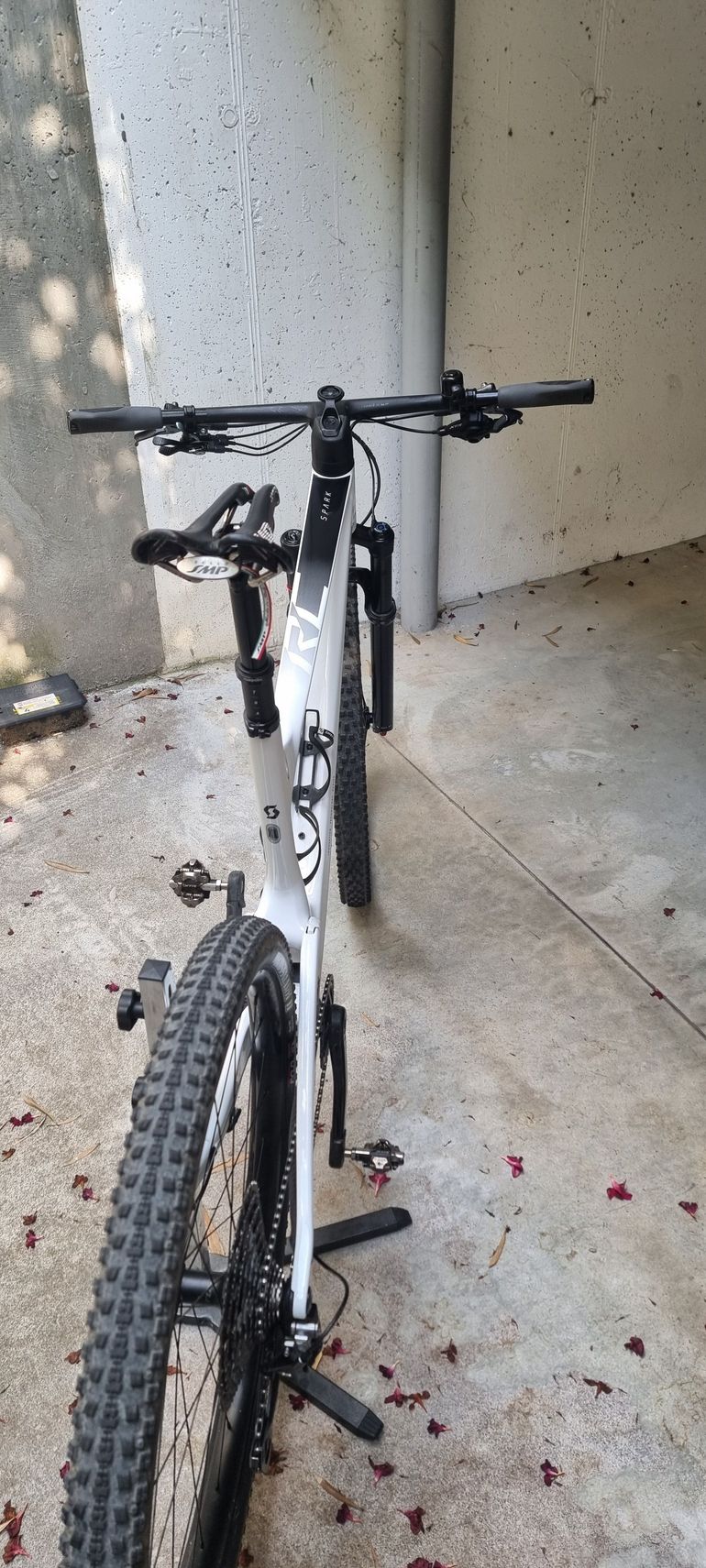 Used Scott Spark RC Pro 2023 2023 Mountainbike, White, 29 — image 6 of 9
