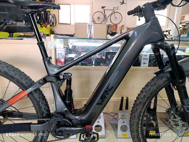 Used Conor Crush 2021 Mountainbike, Light Gray — image 4 of 5