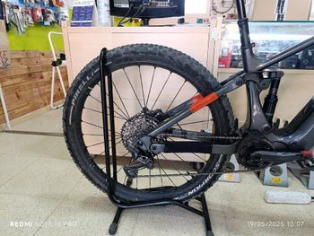 Used Conor Crush 2021 Mountainbike, Light Gray — image 3 of 5
