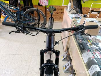 Used Conor Crush 2021 Mountainbike, Light Gray — image 5 of 5