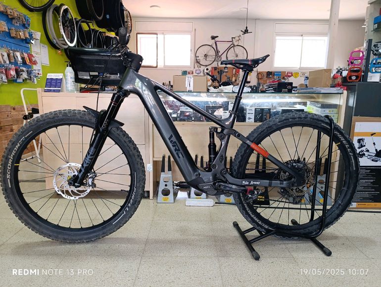 Used Conor Crush 2021 Mountainbike, Light Gray — image 2 of 5