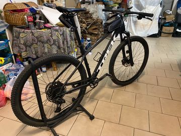 Käytetty Trek X-Caliber 8 2023 2023 Mountainbike — kuva 4 / 6