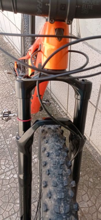 Used Trek Supercaliber 9.7 2022 2022 Mountainbike, Orange, 29 — image 7 of 9