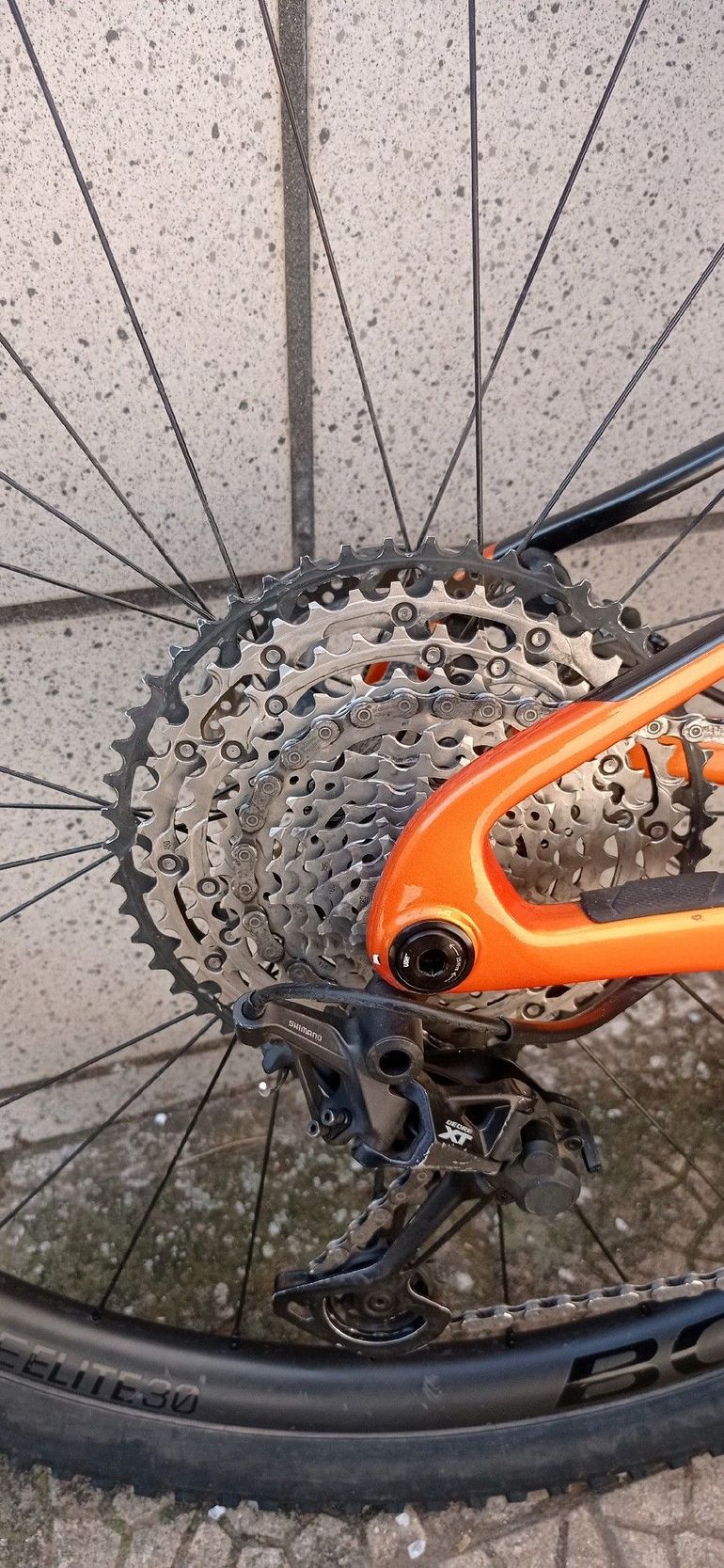 Used Trek Supercaliber 9.7 2022 2022 Mountainbike, Orange, 29 — image 4 of 9