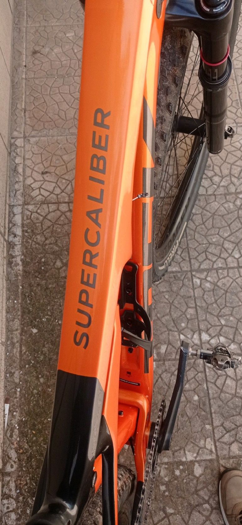 Used Trek Supercaliber 9.7 2022 2022 Mountainbike, Orange, 29 — image 5 of 9