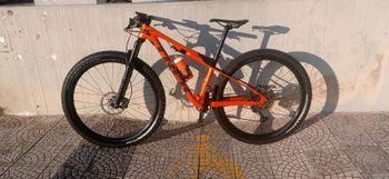 Used Trek Supercaliber 9.7 2022 2022 Mountainbike, Orange, 29 — image 2 of 9