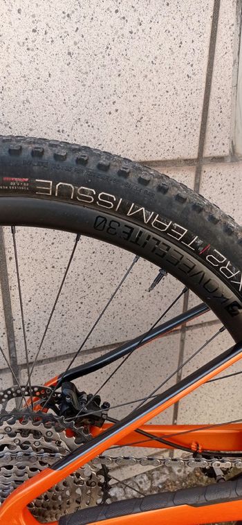 Used Trek Supercaliber 9.7 2022 2022 Mountainbike, Orange, 29 — image 9 of 9