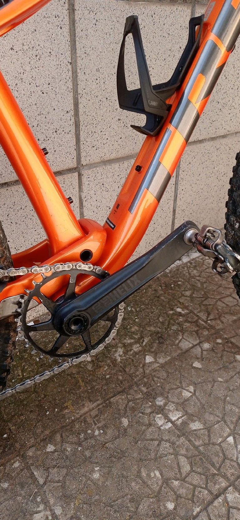 Used Trek Supercaliber 9.7 2022 2022 Mountainbike, Orange, 29 — image 6 of 9