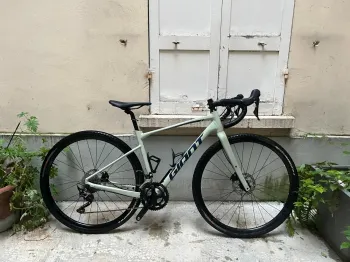 Used Giant Revolt 1 2021 Road & Gravel, Green — image 1 of 4