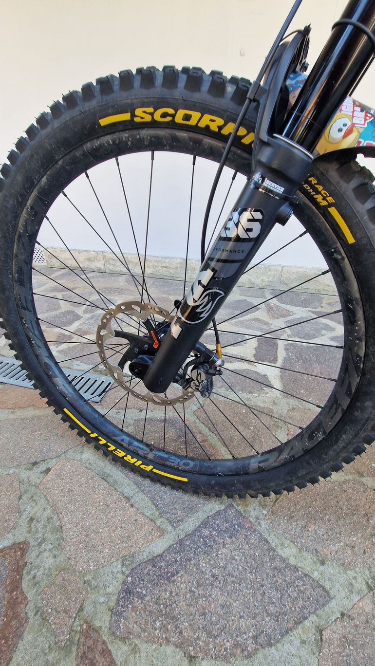 Brugt Santa Cruz Heckler 9 S 29 2024 Mountainbike — billede 9 af 13