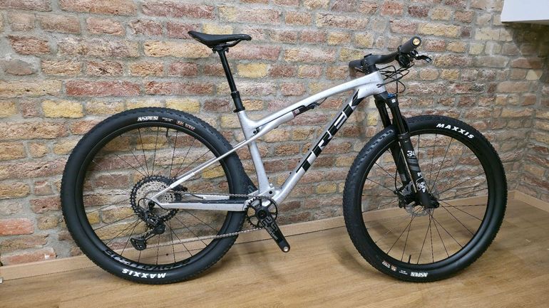 Brugt Trek Supercaliber SLR 9.8 XT Gen 2 2024 2024 Mountainbike — billede 1 af 4
