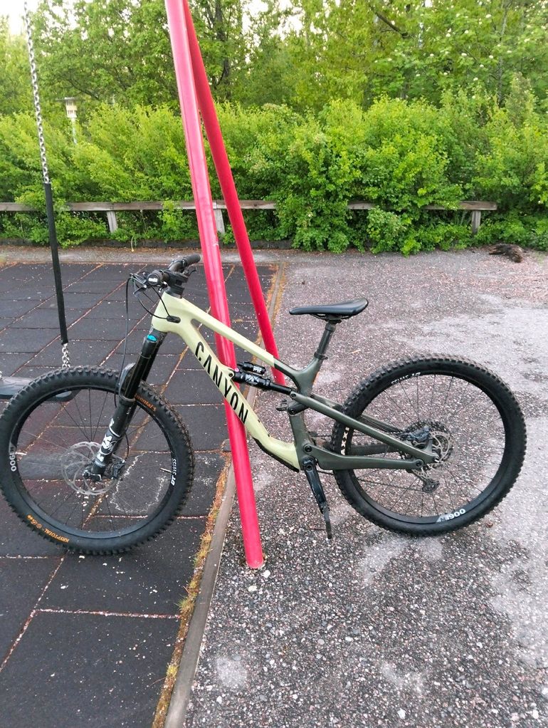 Brugt Canyon Spectral 27.5 CF 7 2022 2022 Mountainbike — billede 2 af 7