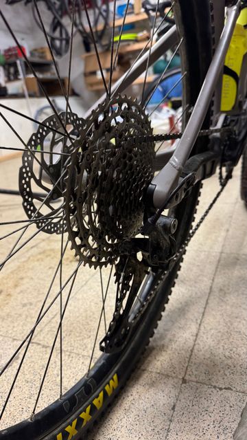 Orbea OIZ H30 2022 2022 Mountainbike usato, Grigio chiaro — immagine 1 di 4