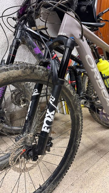 Orbea OIZ H30 2022 2022 Mountainbike usato, Grigio chiaro — immagine 4 di 4