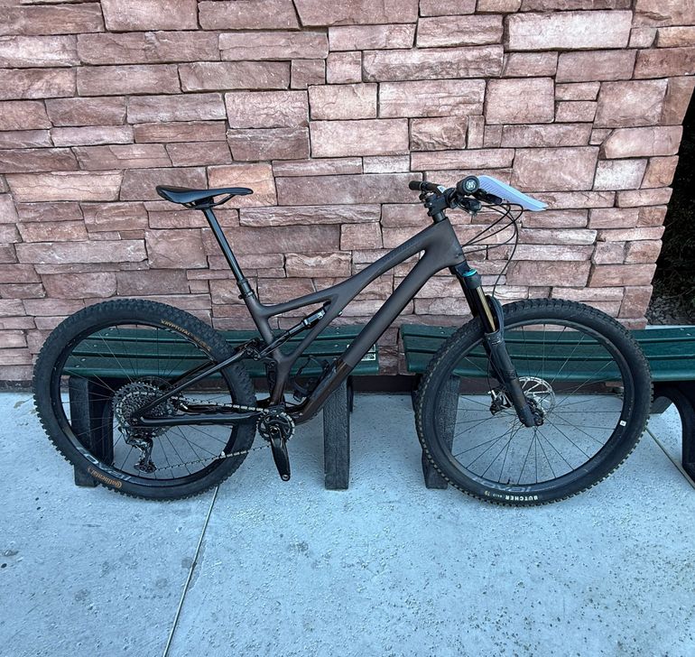 Used Specialized Stumpjumper Expert 2022 2022 Mountainbike, Black, 29 — image 1 of 19