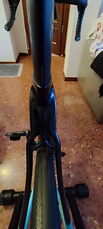 Bianchi Oltre Shimano Ultegra 2022 Road & Gravel usato, Blu — immagine 7 di 11