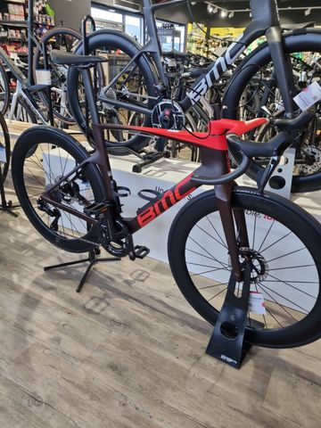 Used BMC Teammachine R 01 TWO 2024 2024 Road & Gravel, Red — image 1 of 4