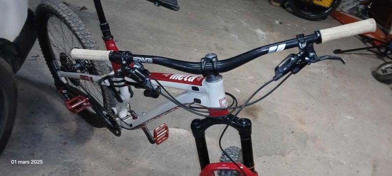 Tweedehands Commencal Meta Am Team 2020 2020 Mountainbike — afbeelding 3 van 5