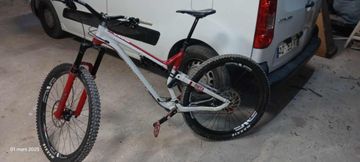 Used Commencal Meta Am Team 2020 2020 Mountainbike, Red — image 1 of 5