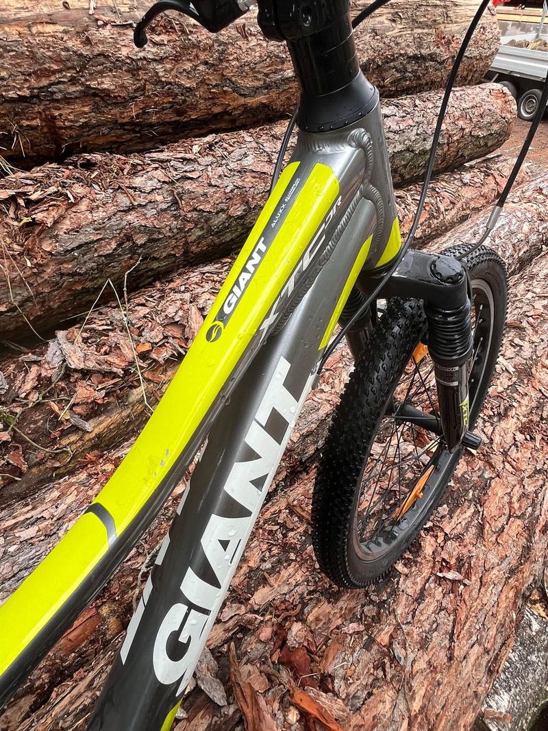 Used Giant XTC Jr 2017 Mountainbike, Green, 20 — image 3 of 5