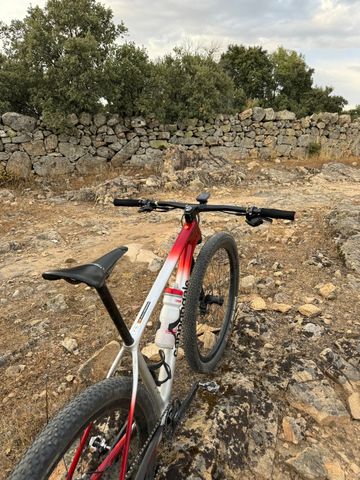 Cannondale F-si SRAM GX Eagle AXS (T-Type) 2024 Mountainbike usato, Rosso — immagine 2 di 12