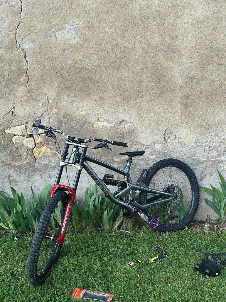 Used Commencal Furious 2020 Mountainbike, Light Gray — image 3 of 8