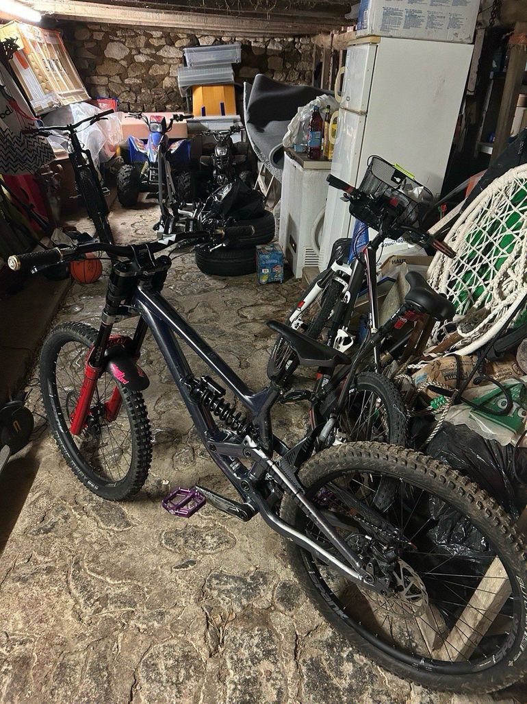 Used Commencal Furious 2020 Mountainbike, Light Gray — image 7 of 8