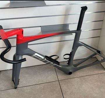 Tweedehands BMC Teammachine R 01 THREE 2024 Frameset 2024 Road & Gravel — afbeelding 1 van 7