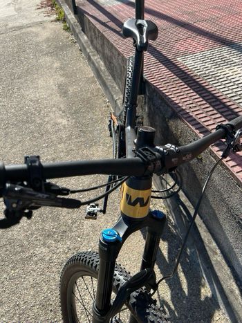 Whistle Comanche 2023 Mountainbike d'occasion — image 6 sur 6