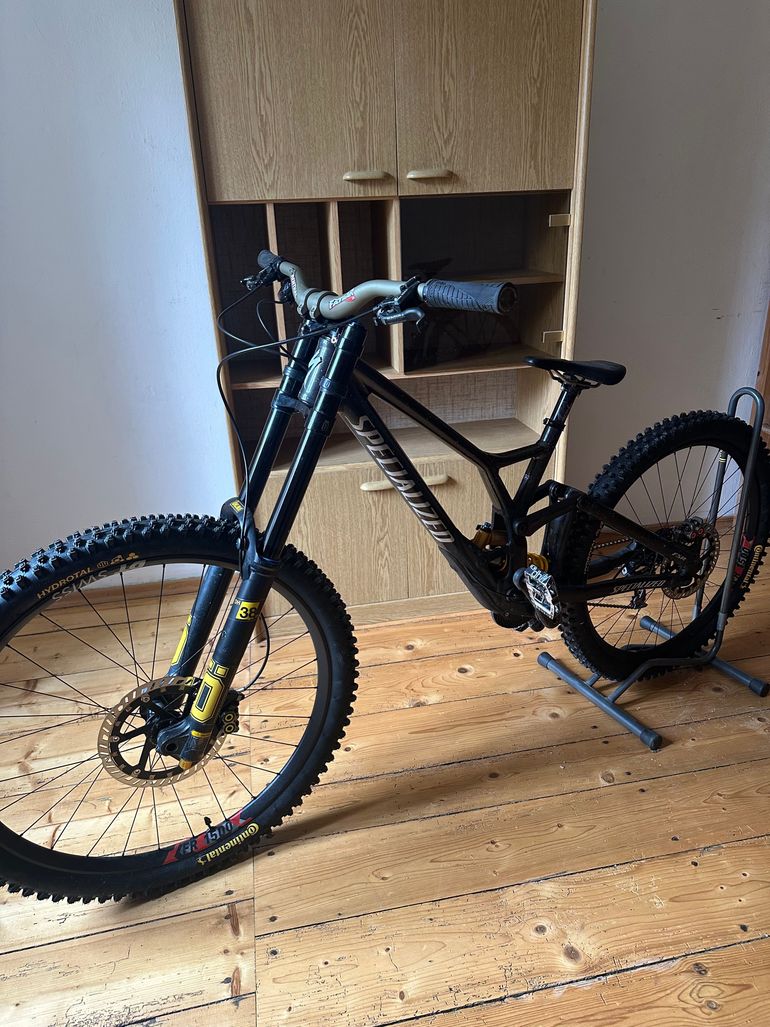 Used Specialized Demo Race 2023 2023 Mountainbike, Black, 29 — image 1 of 5