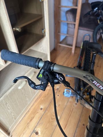 Used Specialized Demo Race 2023 2023 Mountainbike, Black, 29 — image 2 of 5