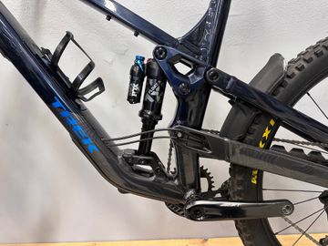 Used Trek Slash 8 Gen 6 2025 2025 Mountainbike, Blue, 27.5, 29 — image 19 of 33