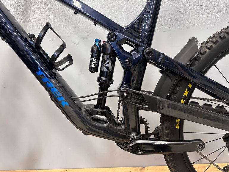 Used Trek Slash 8 Gen 6 2025 2025 Mountainbike, Blue, 27.5, 29 — image 19 of 33