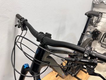 Used Trek Slash 8 Gen 6 2025 2025 Mountainbike, Blue, 27.5, 29 — image 26 of 33