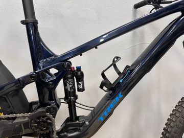 Used Trek Slash 8 Gen 6 2025 2025 Mountainbike, Blue, 27.5, 29 — image 7 of 33