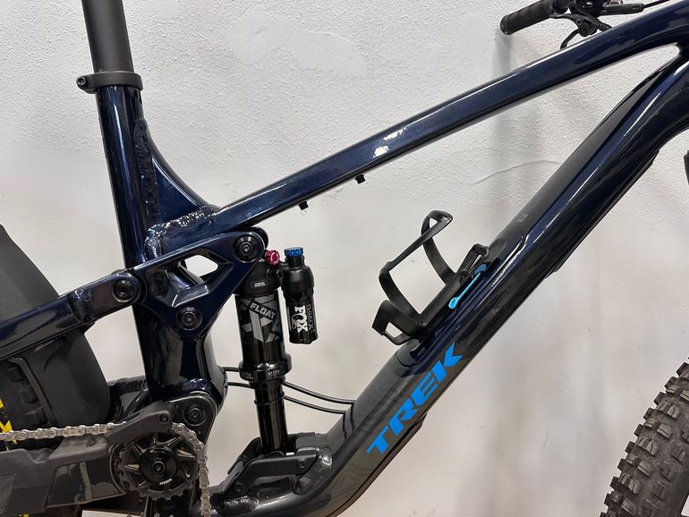 Used Trek Slash 8 Gen 6 2025 2025 Mountainbike, Blue, 27.5, 29 — image 7 of 33