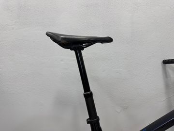 Used Trek Slash 8 Gen 6 2025 2025 Mountainbike, Blue, 27.5, 29 — image 6 of 33
