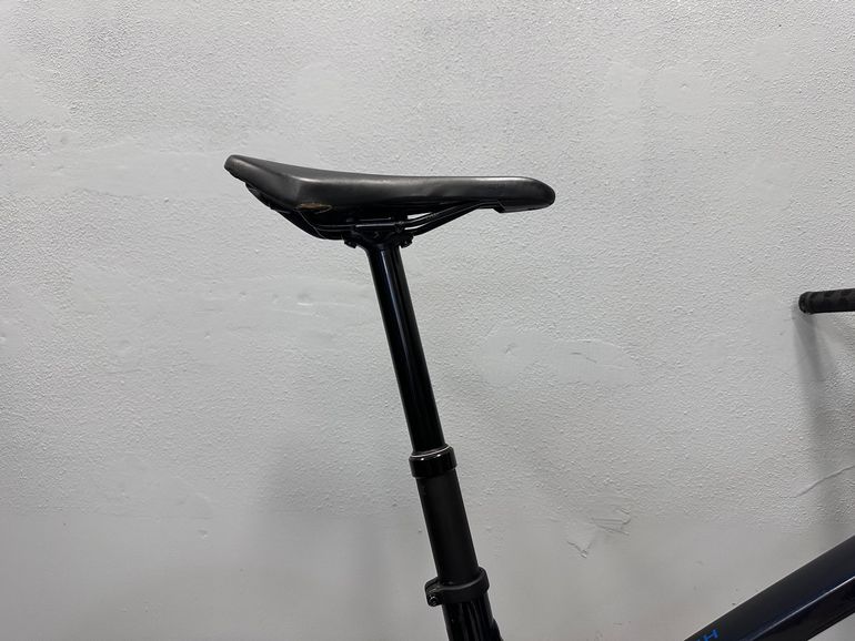 Used Trek Slash 8 Gen 6 2025 2025 Mountainbike, Blue, 27.5, 29 — image 6 of 33